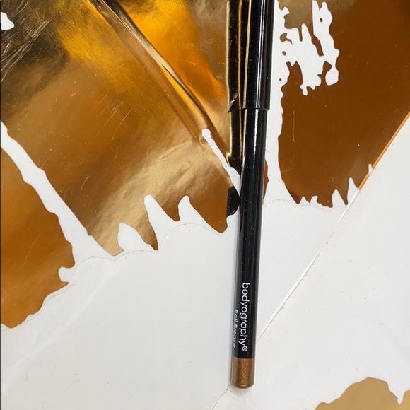 Makeup - Picture 2 of 3